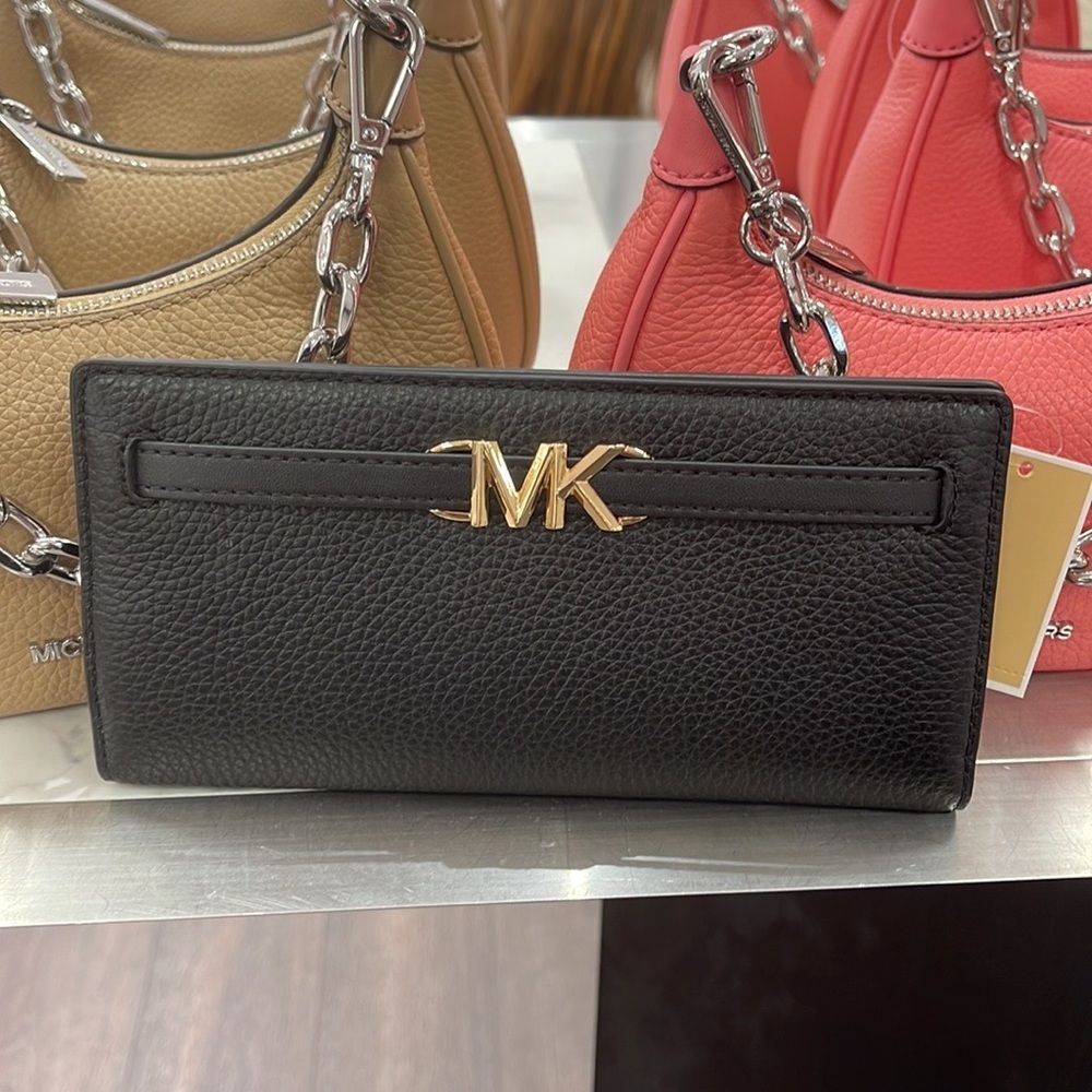 MICHAEL KORS
Reed Large Pebbled Leather Snap Wallet
Style# 35S3G6RE3L
Black 
NWT - Picture 7 of 16
